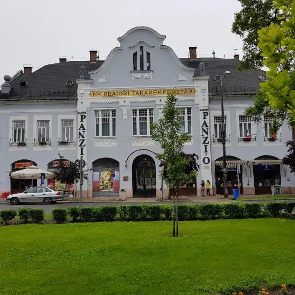 Kakukk Panzió，位于Baktalórántháza的酒店
