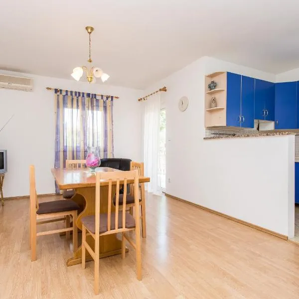 Apartman Justinić，位于希洛的酒店