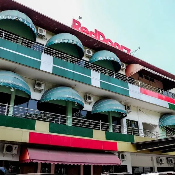 RedDoorz near Juanda International Airport，位于诗都阿佐的酒店