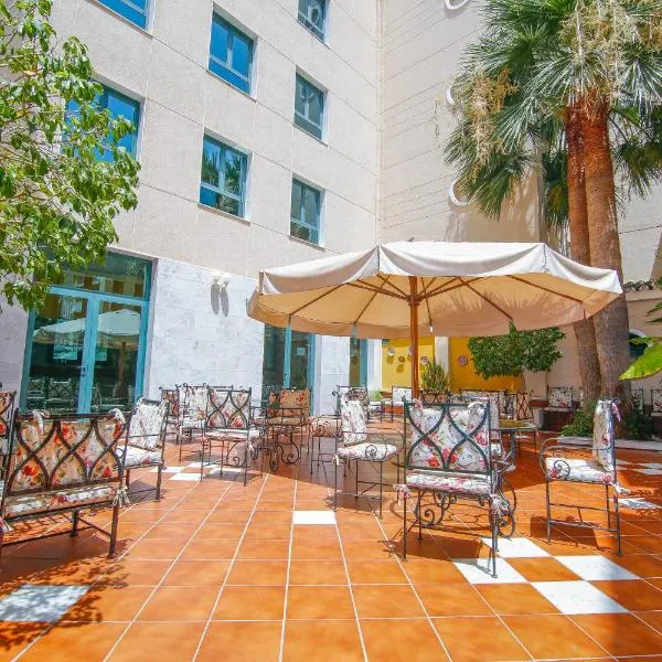 Mainake Costa del Sol，位于阿尔马亚特阿尔托的酒店
