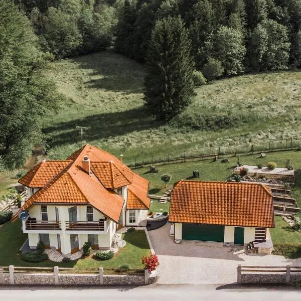 House of Adventure - The Base to explore Slovenia，位于雷兹夫图新的酒店