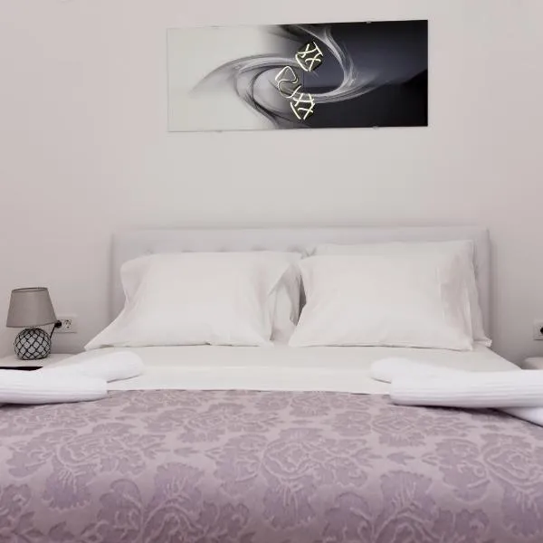 Lux Apartman Casablanca，位于普卢日内的酒店