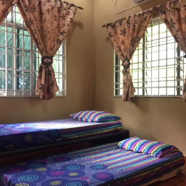 Homestay Cikgu Sungai Batu Besi，位于Kampong Merbok的酒店