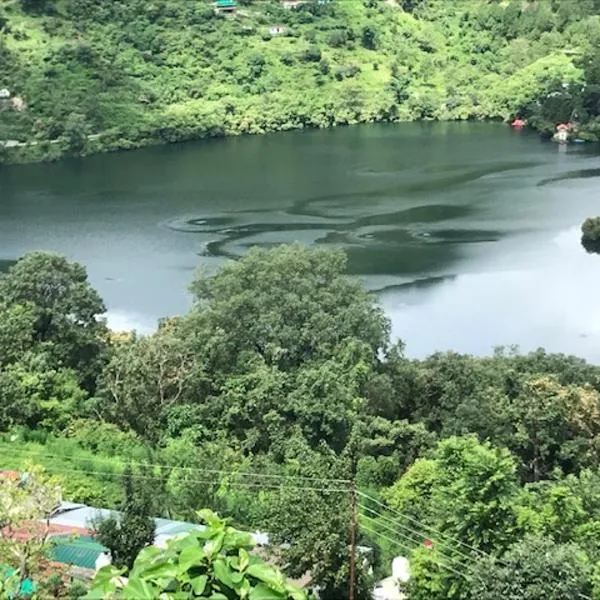 Narayana Lake Hide Out，位于比姆塔尔的酒店