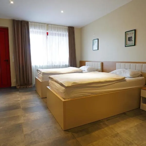 Nava Motel & Storage，位于Bad Sauerbrunn的酒店