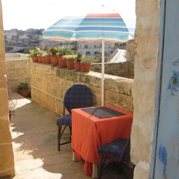 400YR Farmhouse in Xaghra Gozo - Separate Rooms，位于萨奈特的酒店