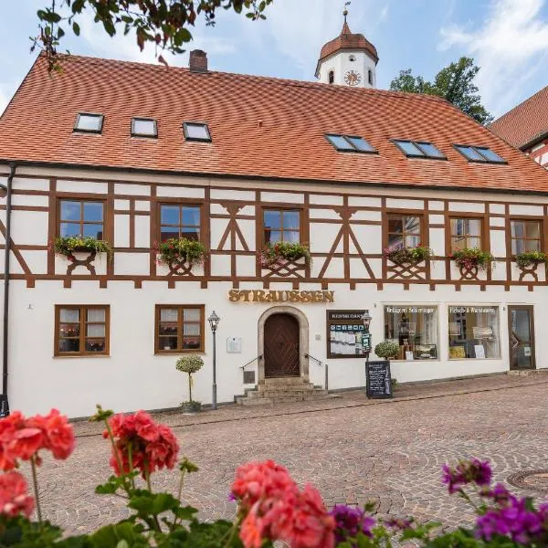斯特劳森餐厅酒店，位于Oettingen in Bayern的酒店
