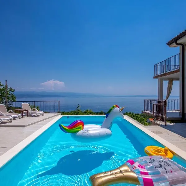 Holiday Home Kvarner with private heated pool，位于伊齐齐的酒店