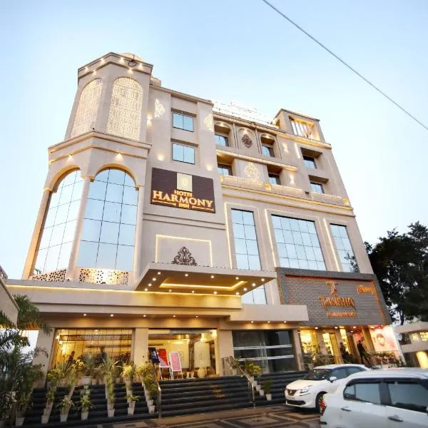 Hotel Harmony Inn，位于Hāpur的酒店