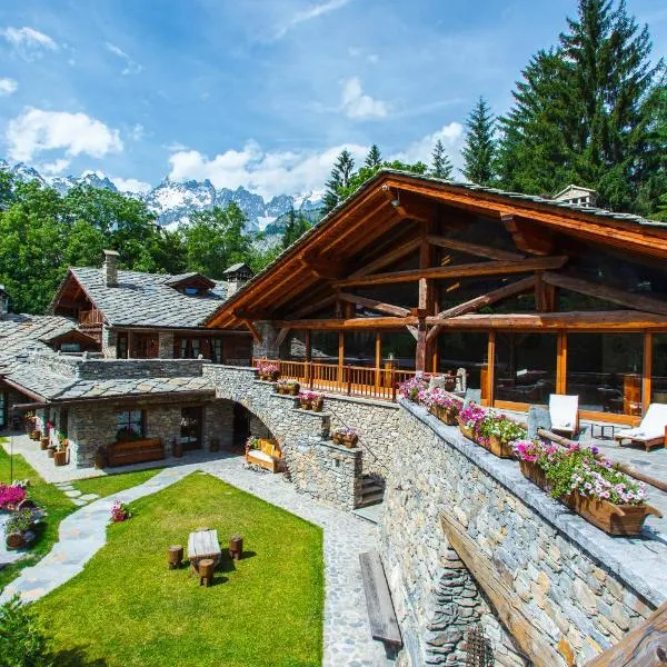 Au Coeur Des Neiges Resort SPA & FREE E-BIKE，位于库马约尔的酒店