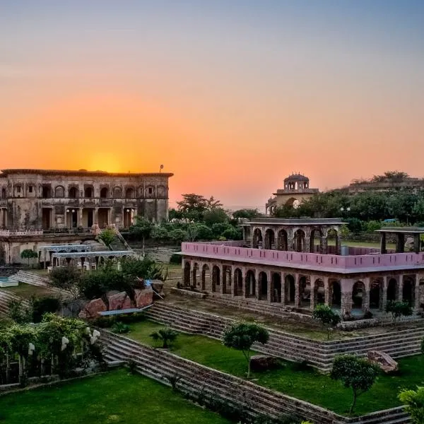 Neemrana's - Tijara Fort Palace，位于阿尔瓦尔的酒店