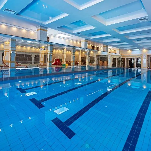 7 Pools SPA Boutique Hotel，位于班斯科的酒店