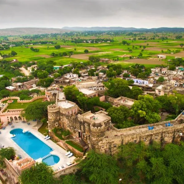 Neemrana's - Hill Fort - Kesroli，位于Bahādurpur的酒店