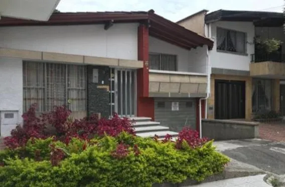 Big House Medellin，位于贝约的酒店