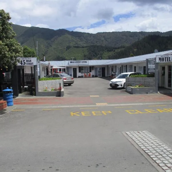 高街里维汽车旅馆，位于Waikawa的酒店