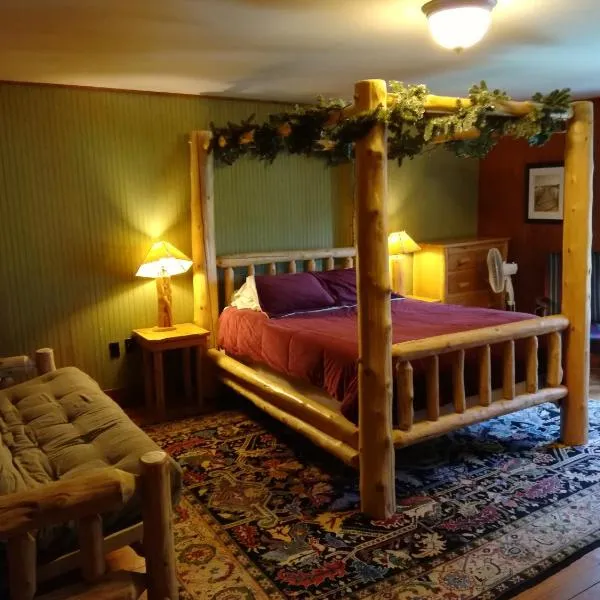 The Woods Inn，位于Inlet的酒店
