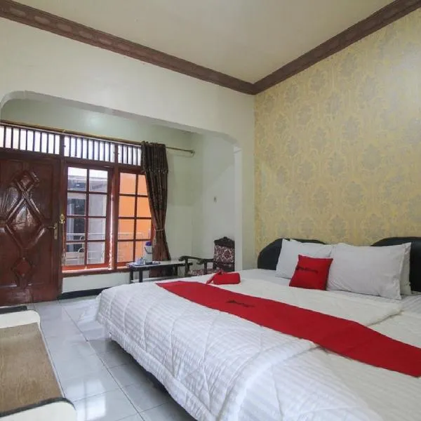 RedDoorz near Sarangan Lake，位于塔旺曼谷的酒店