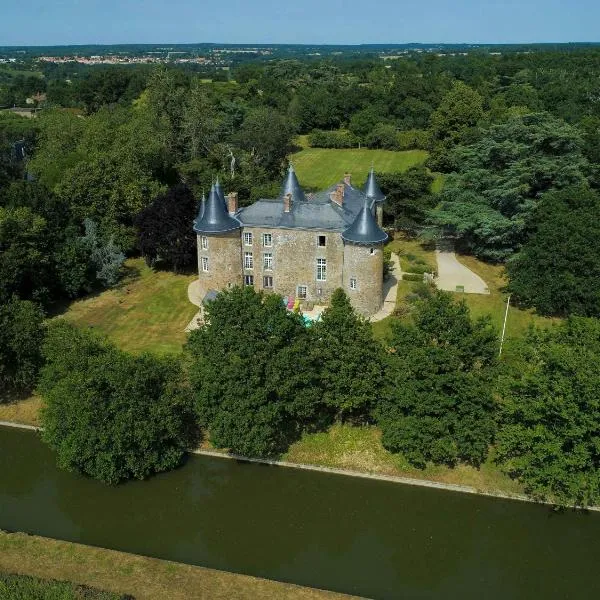 Château De La Frogerie，位于Yzernay的酒店