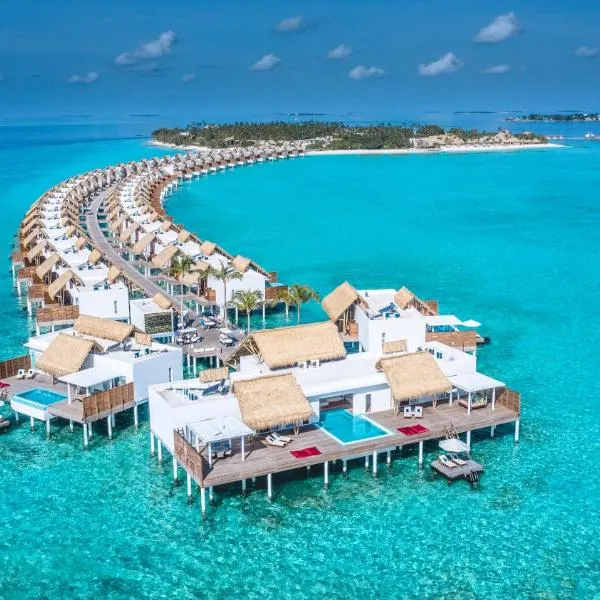 Emerald Maldives Resort & Spa-Deluxe All Inclusive，位于Meedhoo的酒店