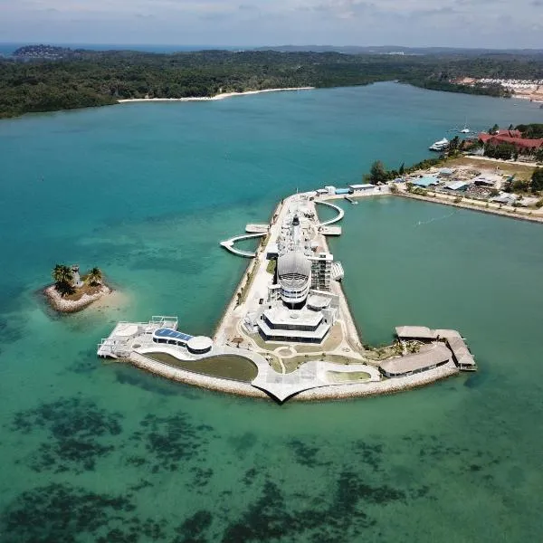 Doulos Phos The Ship Hotel，位于Tanjunguban的酒店