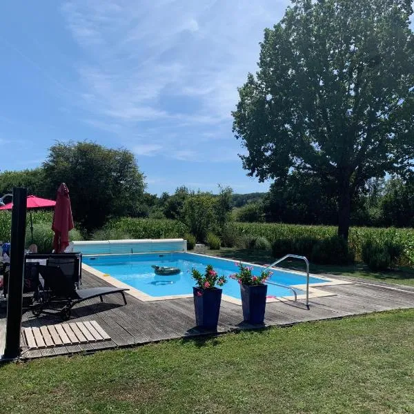 Lovely gites with private pool, privacy & spacious garden，位于Saint-Étienne-de-Villeréal的酒店