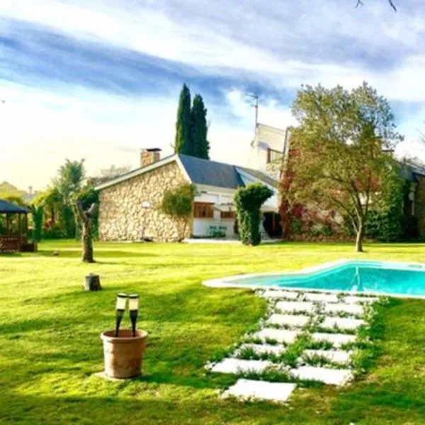 Precioso chalet a 15 min de Madrid，位于Santo Domingo的酒店