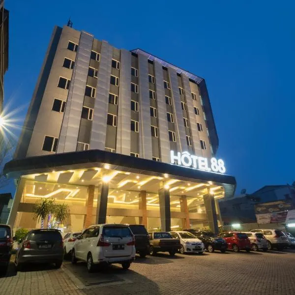 Hotel 88 ITC Fatmawati Jakarta By WH，位于庞多克卡贝希利尔的酒店
