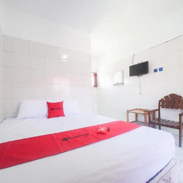 RedDoorz @ Tretes 2，位于岩望的酒店