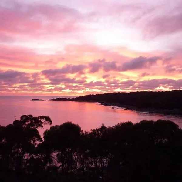 THE LOFT @ Bay of Fires Seascape，位于圣海伦斯的酒店