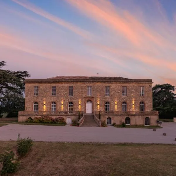 Château de Tauzies, The Originals Relais，位于河镇的酒店