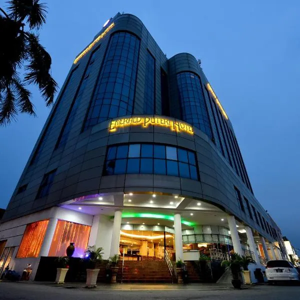 翡翠布蒂里酒店，位于Kampong Pengkalan Bukit Kechik的酒店