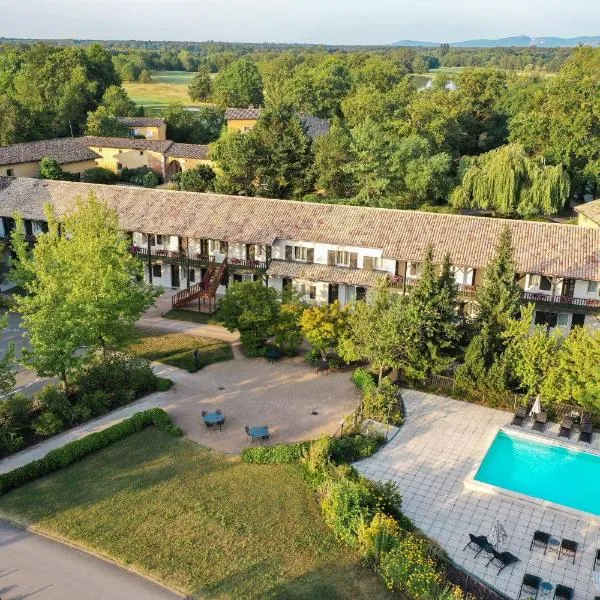 总督庄园酒店、餐厅及高尔夫球场，位于Saint-André-de-Corcy的酒店