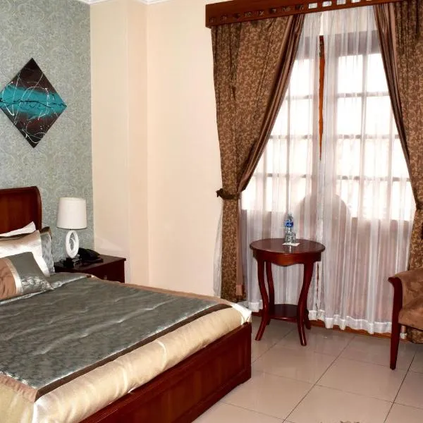 阿勒亚德莉娜酒店，位于昆卡的酒店