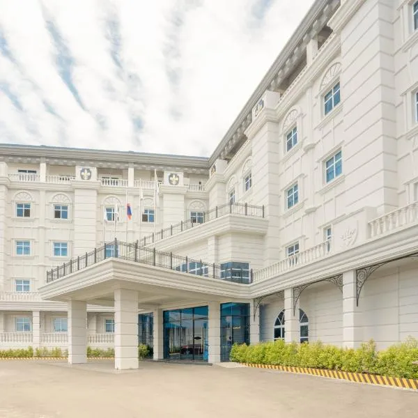 The Monarch Hotel，位于Balayong的酒店
