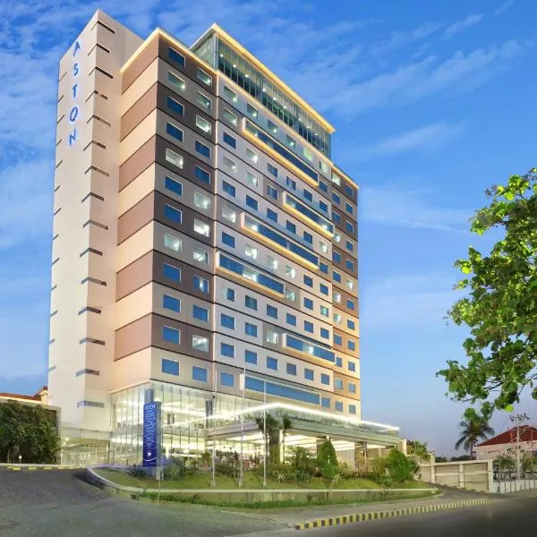 Aston Kupang Hotel & Convention Center，位于Namsain的酒店