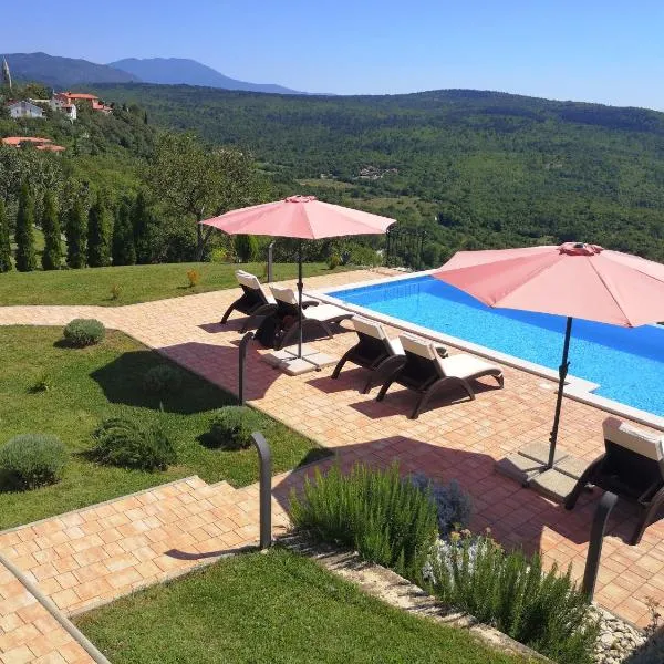 Home Andrea with infinity salty pool，位于罗克的酒店