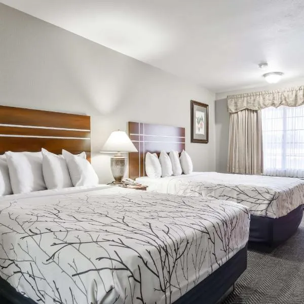 Rancho San Diego Inn & Suites，位于埃尔卡洪的酒店