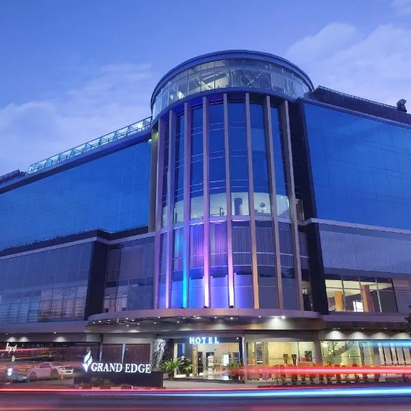 Grand Edge Hotel Semarang - CHSE Certified，位于三宝垄的酒店