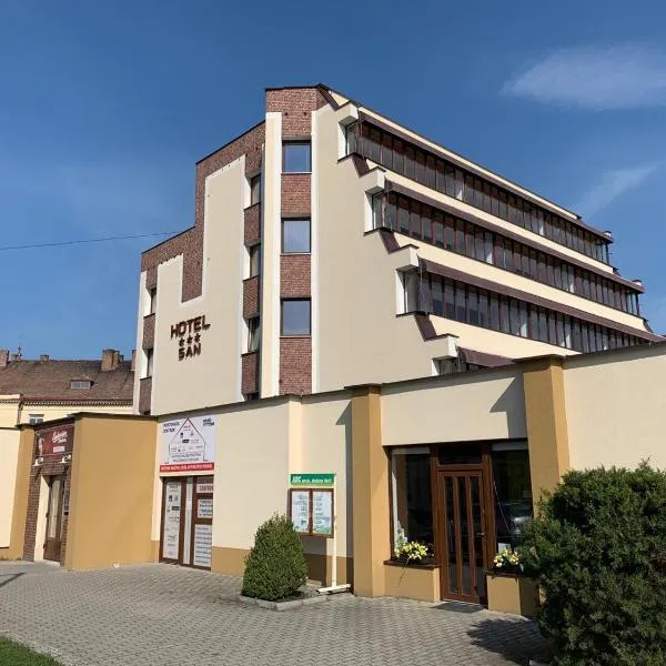 HOTEL SAN，位于Trnovec的酒店