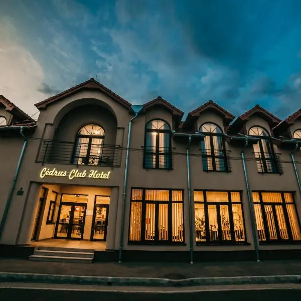 Cédrus Club Hotel，位于Balassagyarmat的酒店