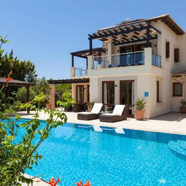 Aphrodite Hills Rentals - Superior Villas，位于Arkhimandrita的酒店