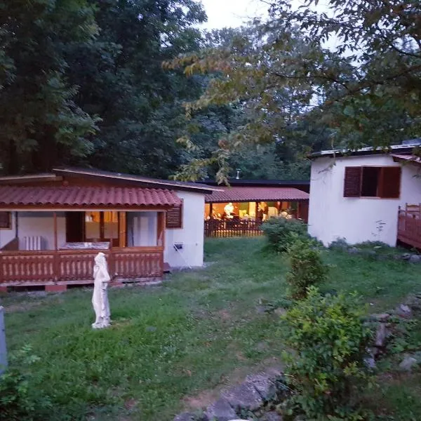 CROTTO CARACO APPARTAMENTI BUNGALOW CHALET，位于波尔莱扎的酒店