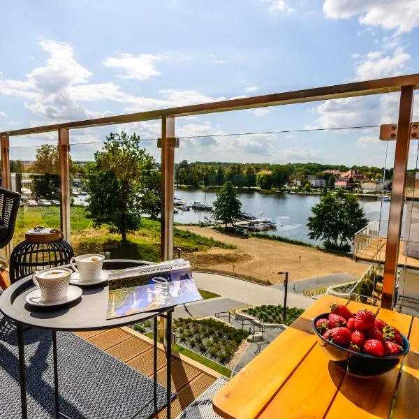 Marina View Apartment - super widok na marinę z ostatniego piętra plus garaż，位于Susz的酒店