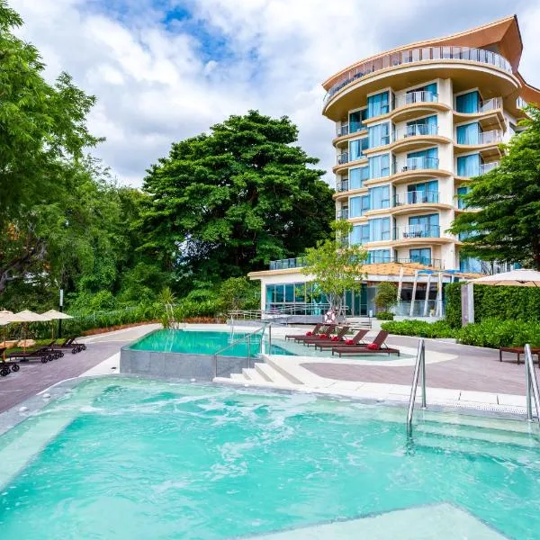 Centara Sonrisa Residences & Suites Sriracha，位于Ban Ao Udom的酒店