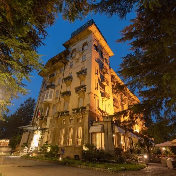 瓦雷赛皇宫大酒店，位于瓦雷泽的酒店