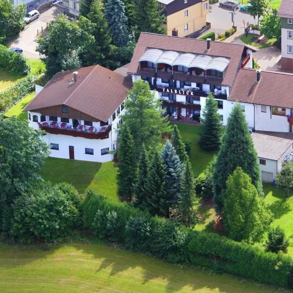 塔布里克康体酒店，位于Rötenbach的酒店