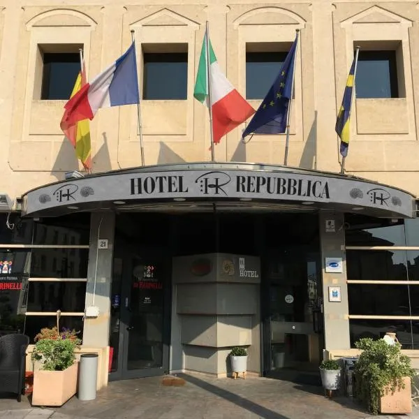 HR Hotel，位于西斯蒂亚纳的酒店