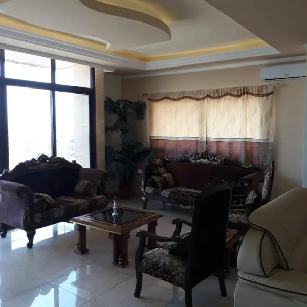 Koura Nahla Apartment，位于Qalḩāt的酒店