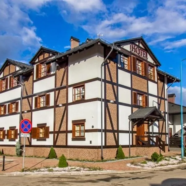 Hotel Skarbek，位于Ścinawa的酒店