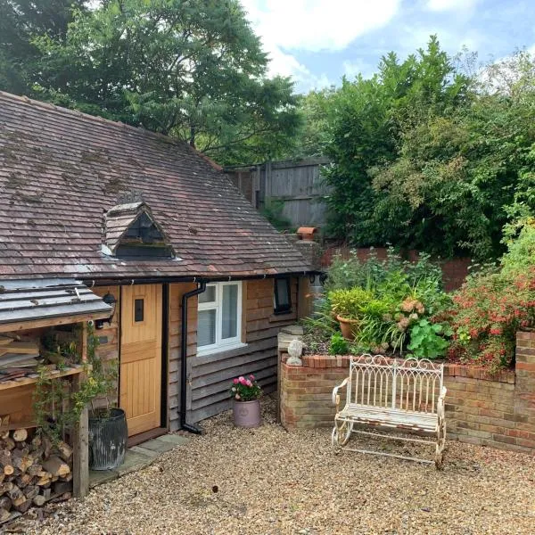 The Little Barn - Self Catering Holiday Accommodation，位于Witley的酒店